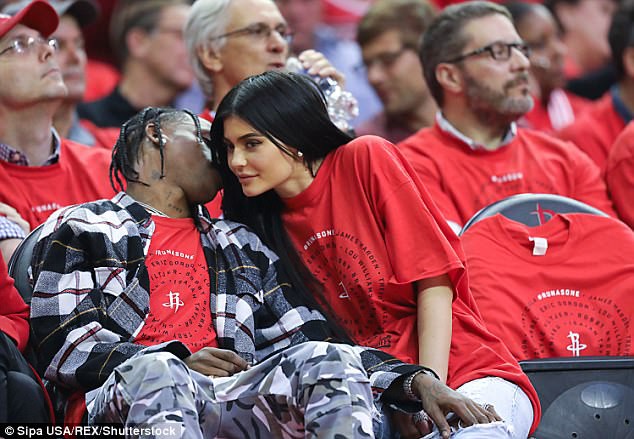 Kylie Jenner đã bị bạn trai chia tay trong lúc đang bụng mang dạ chửa? - Ảnh 2.