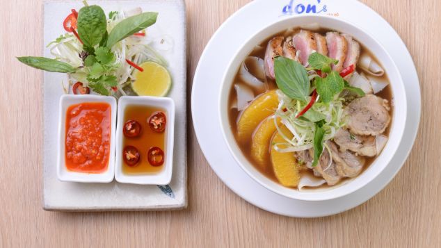 Bất ngờ với hình ảnh món ăn đường phố Hà Nội khi được phục vụ trong nhà hàng sang trọng - Ảnh 6.