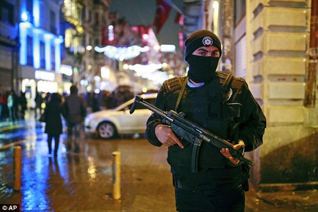 Hiện trường vụ xả súng đẫm máu vào hộp đêm Thổ Nhĩ Kỳ đúng đêm Giao thừa - Ảnh 15.