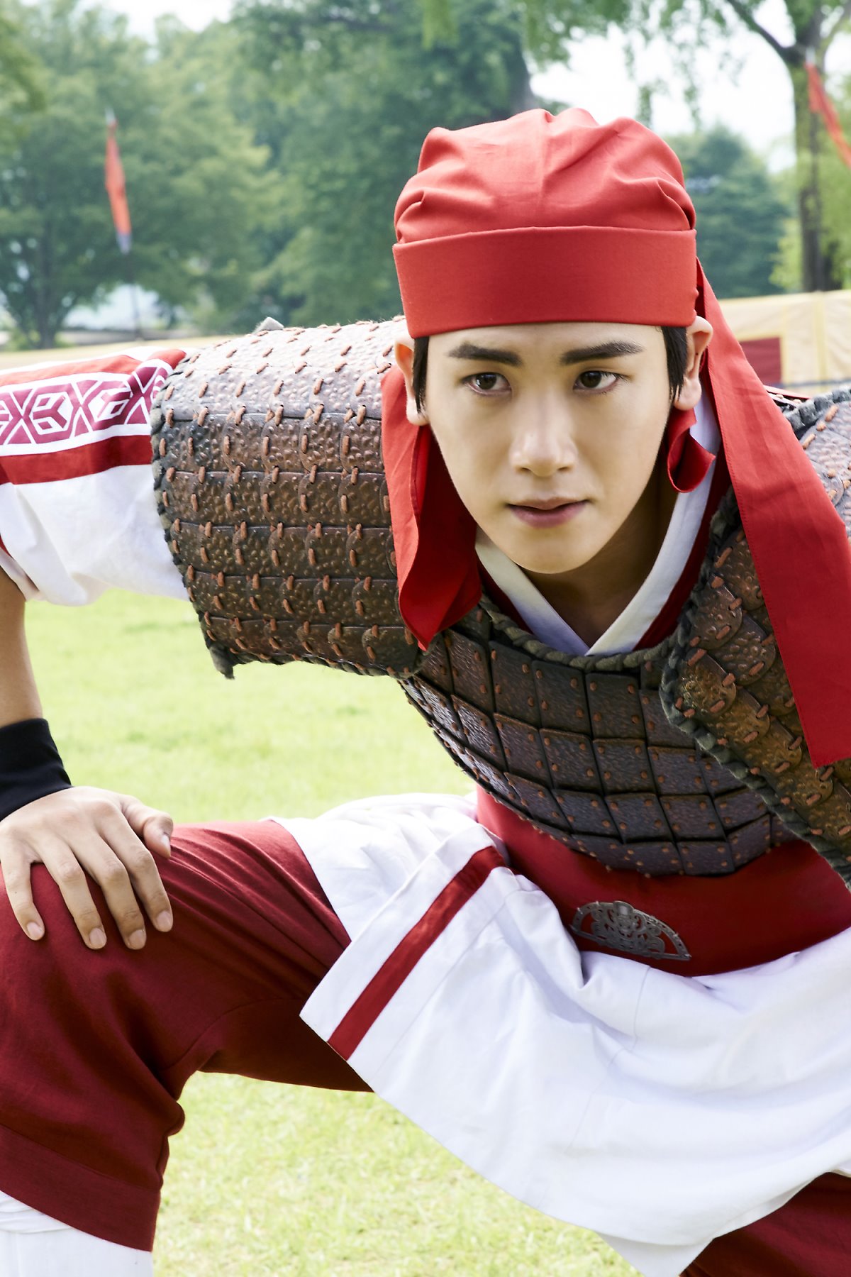 Tạo h&igrave;nh t&oacute;c duỗi của &ldquo;Hwarang&rdquo; c&oacute; thể d&igrave;m cả thế giới, trừ hai mỹ nam n&agrave;y! - Ảnh 5.