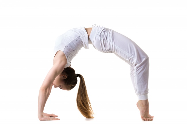 Mách bạn nữ trọn bộ bí kíp 7 thế yoga giúp ngực không chảy xệ - Ảnh 13.