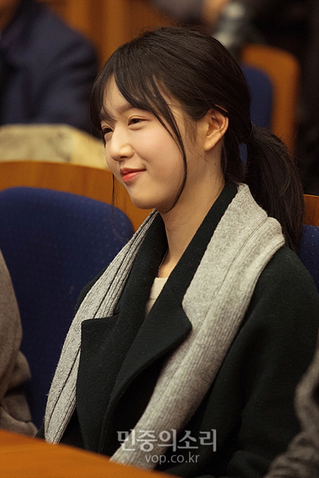 Bố tham gia tranh cử Tổng thống Hàn Quốc, nhưng dư luận lại chỉ tập trung vào cô con gái xinh đẹp - Ảnh 3.