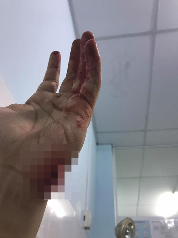 Sau ánh đèn sân khấu, vẫn đó những sao Việt đang “nai lưng” từng ngày trả nợ cho gia đình! - Ảnh 3.