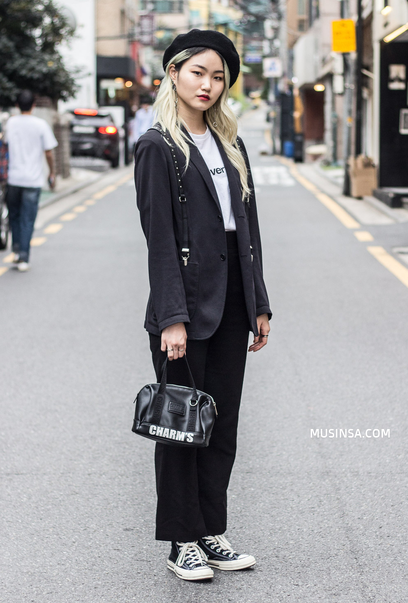 Miền Bắc sắp đón không khí lạnh rồi, ngắm ngay street style của các bạn trẻ Hàn để biết cách mix đồ đơn giản mà đẹp quên sầu thôi - Ảnh 6. Miền Bắc sắp đón không khí lạnh rồi, ngắm ngay street style của các bạn trẻ Hàn để biết cách mix đồ đơn giản mà đẹp quên sầu thôi - Ảnh 6.