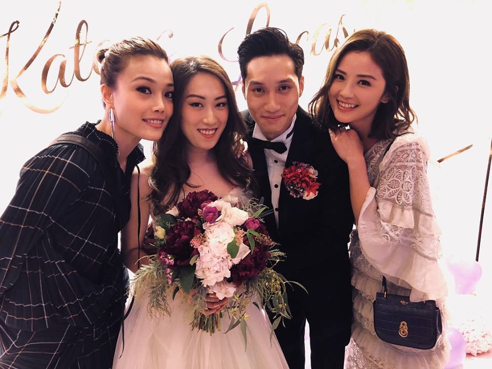 Trông hết sức bình thường nhưng chiếc túi hàng hiệu này lại đang được loạt Hoa ngữ và các fashionista thi nhau diện - Ảnh 4. Trông hết sức bình thường nhưng chiếc túi hàng hiệu này lại đang được loạt Hoa ngữ và các fashionista thi nhau diện - Ảnh 4.