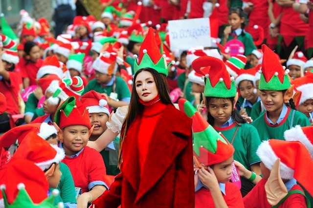 Giáng sinh chưa đến mà Hồ Quỳnh Hương đã cosplay bà già Noel ngay rồi? - Ảnh 5.