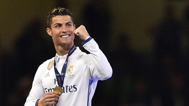 Ronaldo xác nhận ở lại Real - Ảnh 1.