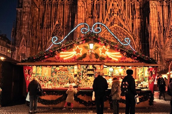 Những khu chợ Giáng sinh đẹp như cổ tích trên khắp thế giới - Ảnh 14.