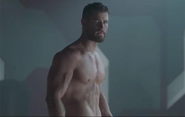 Chris Hemsworth - Chàng Thor đẹp trai trong phim và ông bố ngọt ngào ngoài đời khiến chị em đổ gục - Ảnh 1.