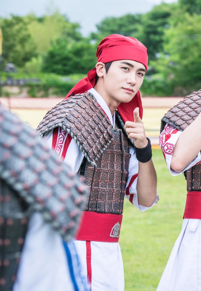 Tạo h&igrave;nh t&oacute;c duỗi của &ldquo;Hwarang&rdquo; c&oacute; thể d&igrave;m cả thế giới, trừ hai mỹ nam n&agrave;y! - Ảnh 6.