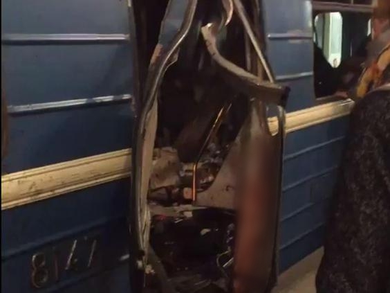 Người dân St Petersburg hỗn loạn sau vụ nổ tại ga tàu điện ngầm - Ảnh 8.