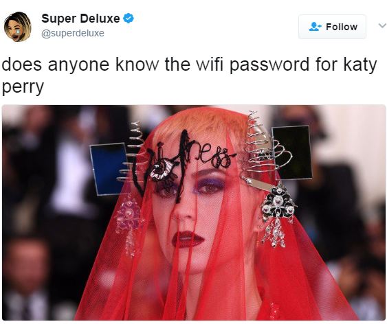 Xuất hiện như yêu quái ở Met Gala, Katy Perry bị chế ảnh hài so sánh với đủ thứ - Ảnh 9.