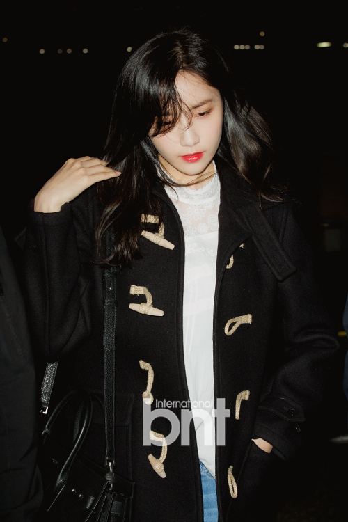 HOT: Yoona (SNSD) giản dị vẫn đẹp hút hồn tại sân bay Hàn, chuẩn bị đổ bộ Việt Nam - Ảnh 6.