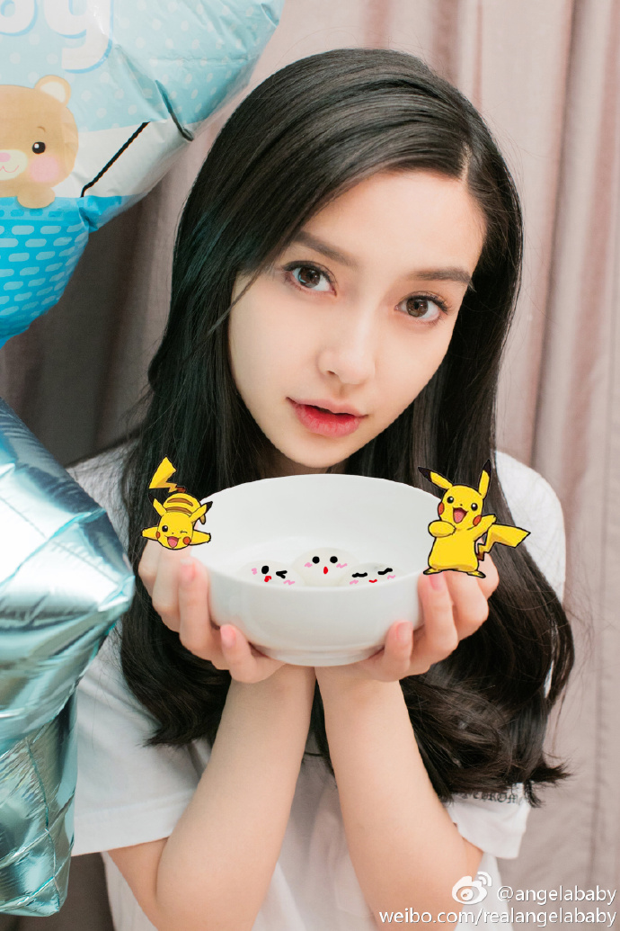 Tròn 1 tháng sau sinh, nhan sắc Angela Baby khiến fan khó lòng nhận ra