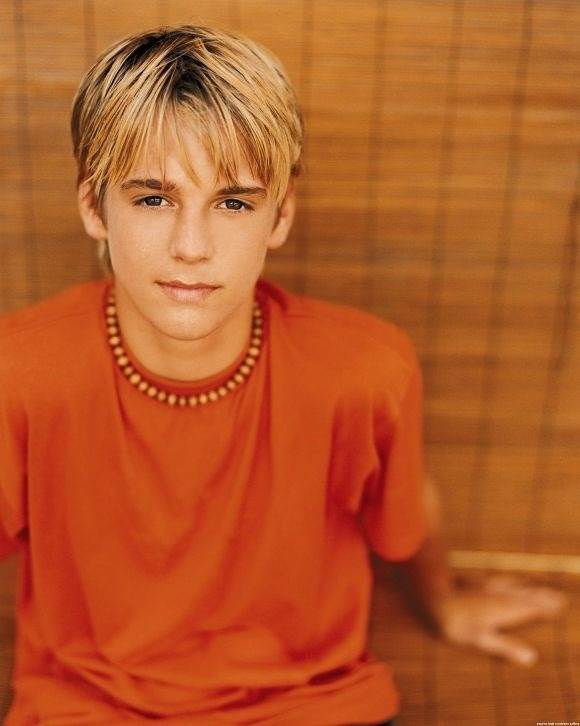 Aaron Carter: Từ hoàng tử nhạc pop điển trai thành kẻ nghiện ngập gầy hốc hác khó nhận ra! - Ảnh 4.