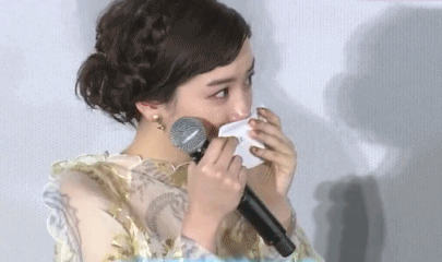 Nổi danh sau 1 đ&ecirc;m, Ti&ecirc;n nữ kh&oacute;c nh&egrave; của Jbiz ho&aacute; ra sở hữu v&ocirc; số những khoảnh khắc rơi lệ đẹp đến nao l&ograve;ng - Ảnh 2.