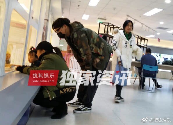 Chỉ sau 3 ng&agrave;y ly dị chồng, t&igrave;nh cũ của Th&iacute;ch Tiểu Long lộ ảnh t&igrave;nh tứ b&ecirc;n người đ&agrave;n &ocirc;ng kh&aacute;c - Ảnh 3.