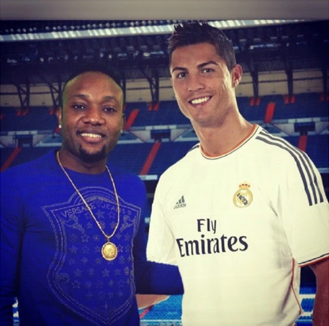 Sống ảo, ghép ảnh chụp cùng Cristiano Ronaldo để đăng mạng xã hội, nam ca sĩ Nigeria nhận cái kết đắng - Ảnh 7.