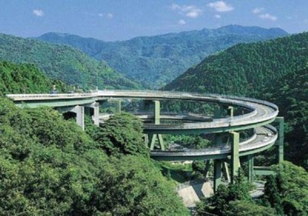 Không phải photoshop đâu, đây chính là công trình giao thông thứ thiệt tại Nhật Bản đấy - Ảnh 6.
