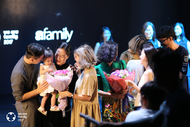 Min và Erik kết hợp cùng nhiếp ảnh gia Phạm Hoài Nam khiến tim fan thổn thức trong MV Chưa bao giờ mẹ kể - Ảnh 8.