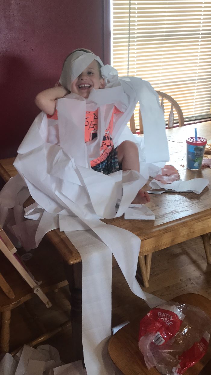 17 tr&ograve; nghịch ngợm của những em b&eacute; si&ecirc;u quậy khiến bố mẹ muốn tăng x&ocirc;ng - Ảnh 29.