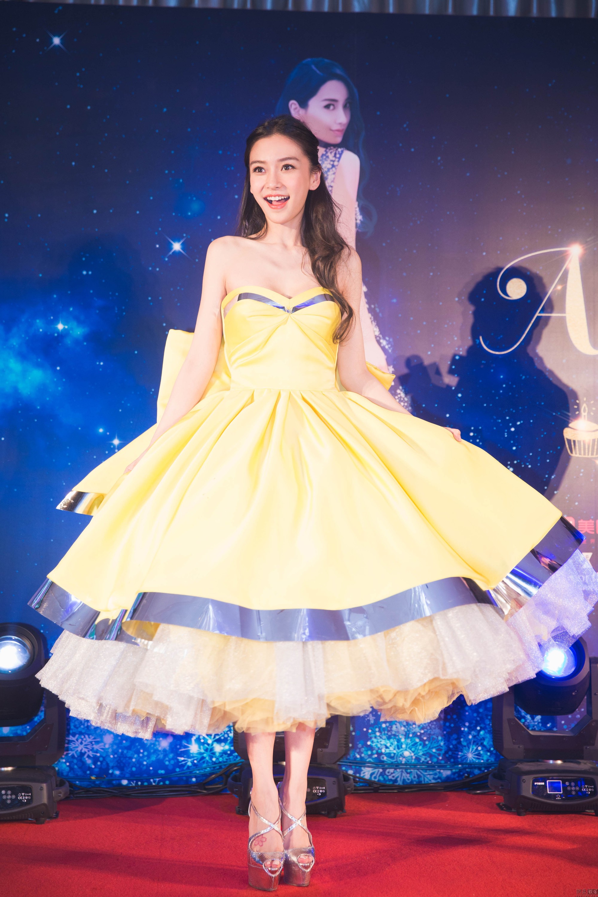 BST giày cao gót bá đạo của Phạm Băng Băng, Angela Baby: lênh khênh như cà kheo, thậm chí không có gót nhìn đã muốn trẹo chân - Ảnh 6. BST giày cao gót bá đạo của Phạm Băng Băng, Angela Baby: lênh khênh như cà kheo, thậm chí không có gót nhìn đã muốn trẹo chân - Ảnh 6.