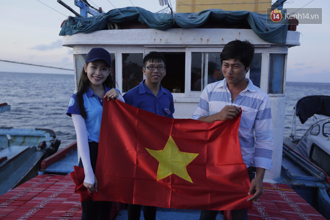 Chi Pu: Những ngày đồng hành cùng Sinh viên với biển đảo Tổ Quốc tại đảo Phú Quý là quãng thời gian vô cùng đặc biệt - Ảnh 4.