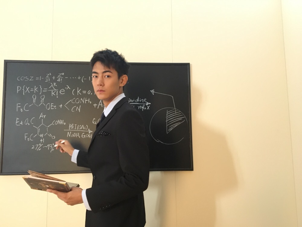 So&aacute;i ca t&oacute;c h&uacute;i cua chứng minh đ&uacute;ng đ&atilde; đẹp trai th&igrave; để đầu đinh 3 ph&acirc;n vẫn đẹp! - Ảnh 7.