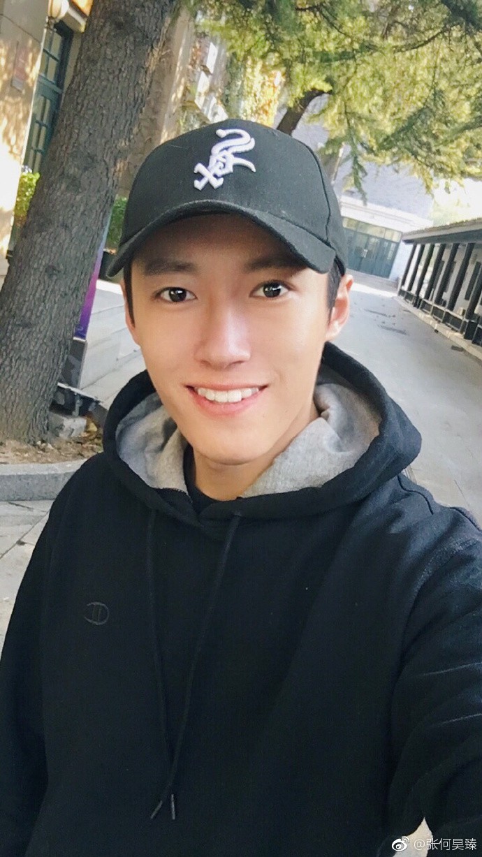 Diễn vi&ecirc;n Gửi Thời Đẹp Đẽ Đơn Thuần Của Ch&uacute;ng Ta: Nữ ch&iacute;nh xinh như thiếu nữ Nhật Bản, nam ch&iacute;nh đ&aacute;nh gục ng&agrave;n fan bởi qu&aacute; điển trai v&agrave; lạnh l&ugrave;ng - Ảnh 26.