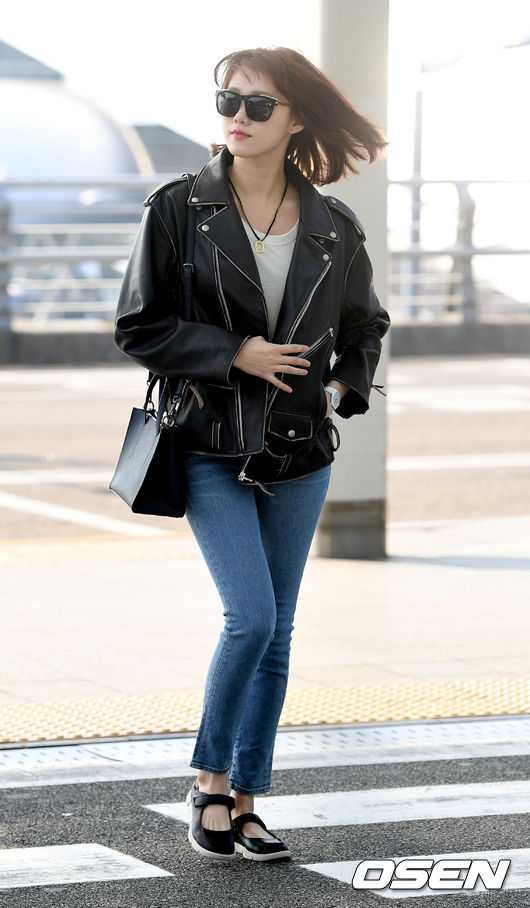 Yoona và Lee Sung Kyung đọ sắc: Mỗi người một vẻ gây náo loạn sân bay - Ảnh 8.