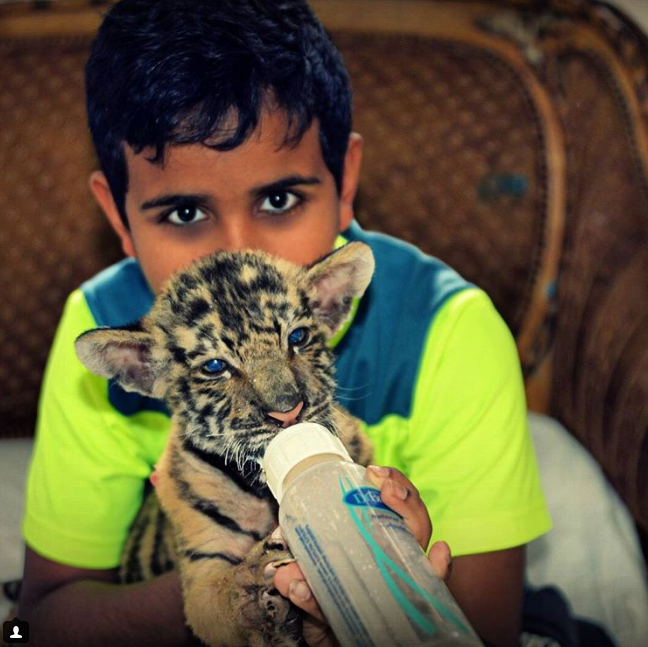Cuộc sống toàn hàng hiệu, siêu xe, thú cưng đặc biệt và làm bạn với người nổi tiếng của cậu ấm Dubai 15 tuổi - Ảnh 11.