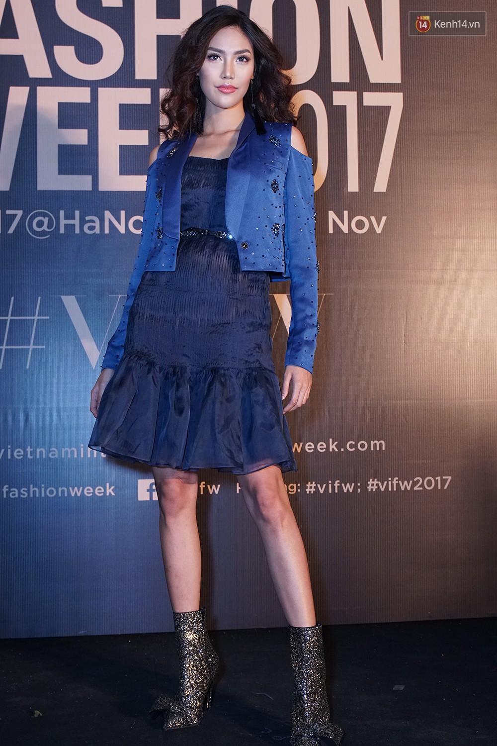 Thảm đỏ VIFW ngày cuối: Hoa hậu Đại Dương Ngân Anh khoe 3 vòng bốc lửa, Tú Anh rạng rỡ hậu lùm xùm quảng cáo hàng kém chất lượng - Ảnh 6.