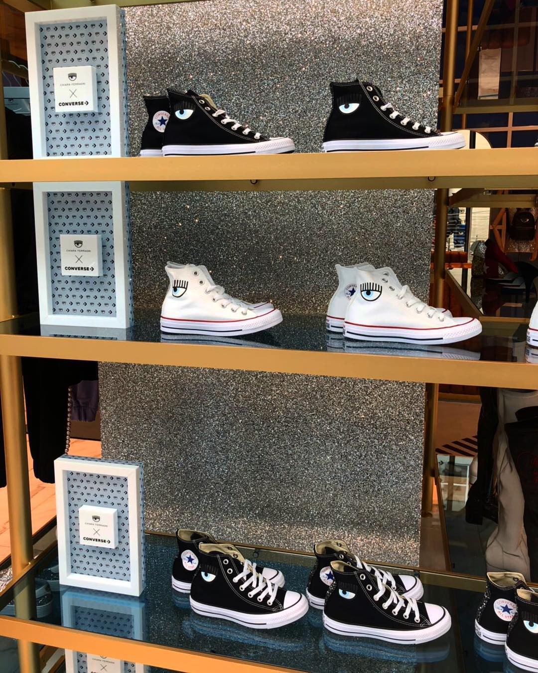 Thêm một BST Converse Chuck Taylor xinh yêu kinh khủng đảm bảo nàng nào cũng đổ đứ đừ - Ảnh 4. Thêm một BST Converse Chuck Taylor xinh yêu kinh khủng đảm bảo nàng nào cũng đổ đứ đừ - Ảnh 4.