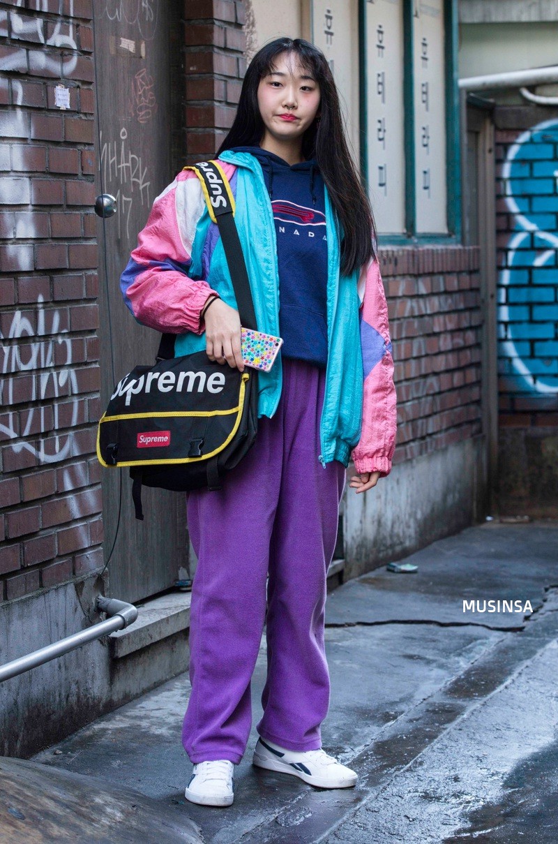Ngắm street style mãn nhãn của giới trẻ Hàn, bạn sẽ thấy mình đã bỏ qua biết bao chiêu mix đồ đơn giản mà hay ho - Ảnh 4. Ngắm street style mãn nhãn của giới trẻ Hàn, bạn sẽ thấy mình đã bỏ qua biết bao chiêu mix đồ đơn giản mà hay ho - Ảnh 4.
