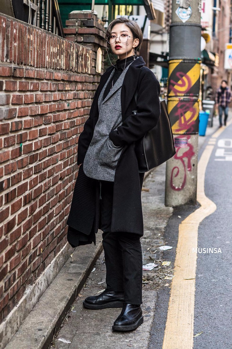 Ngắm street style mãn nhãn của giới trẻ Hàn, bạn sẽ thấy mình đã bỏ qua biết bao chiêu mix đồ đơn giản mà hay ho - Ảnh 12. Ngắm street style mãn nhãn của giới trẻ Hàn, bạn sẽ thấy mình đã bỏ qua biết bao chiêu mix đồ đơn giản mà hay ho - Ảnh 12.