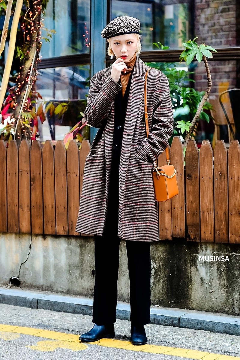 Ngắm street style của giới trẻ Hàn ngày cuối năm để học cách diện áo khoác vừa nổi vừa chất - Ảnh 4.