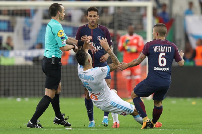 Neymar nhận thẻ đỏ, được cảnh sát bảo vệ lúc đá phạt góc - Ảnh 10.
