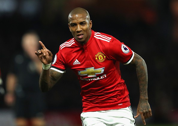 Ashley Young lập cú đúp, Man Utd phả hơi nóng vào gáy Man City - Ảnh 3.