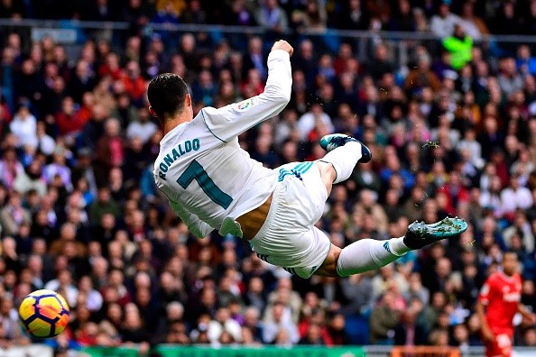 Ronaldo lập cú đúp mừng Quả bóng vàng - Ảnh 9.