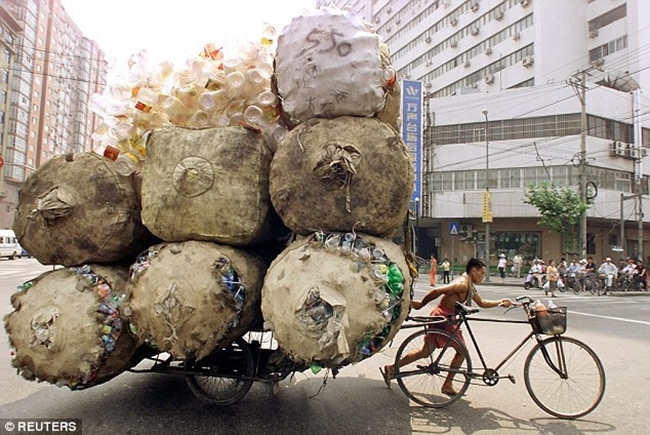 Tr&ecirc;n đường phố Trung Quốc, chuyện qu&aacute;i g&igrave; cũng c&oacute; thể xảy ra - Ảnh 17.
