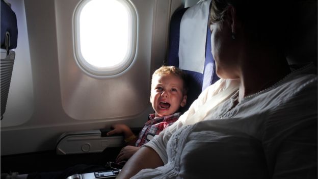 Bí kíp để bạn không phát điên vì tiếng trẻ em khóc mỗi khi đi máy bay - Ảnh 3.