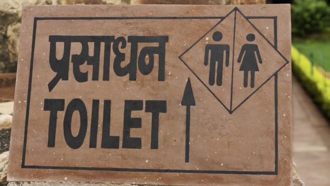 Chồng không chịu xây toilet mà bắt ra cánh đồng gần nhà đi vệ sinh, vợ nộp đơn xin ly dị - Ảnh 1.