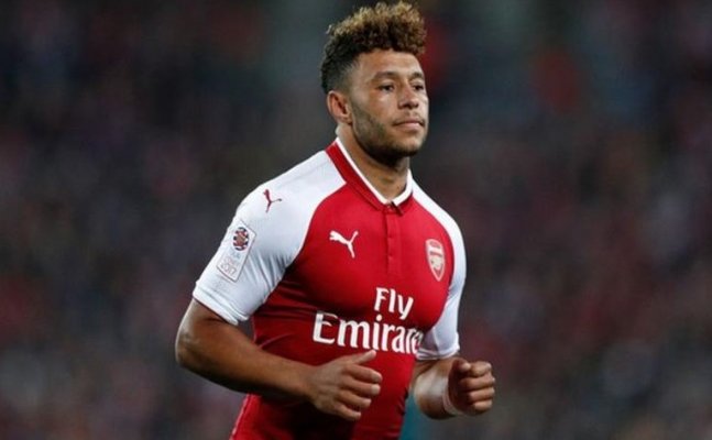 Liverpool đạt thỏa thuận chiêu mộ Oxlade-Chamberlain từ Arsenal - Ảnh 1.