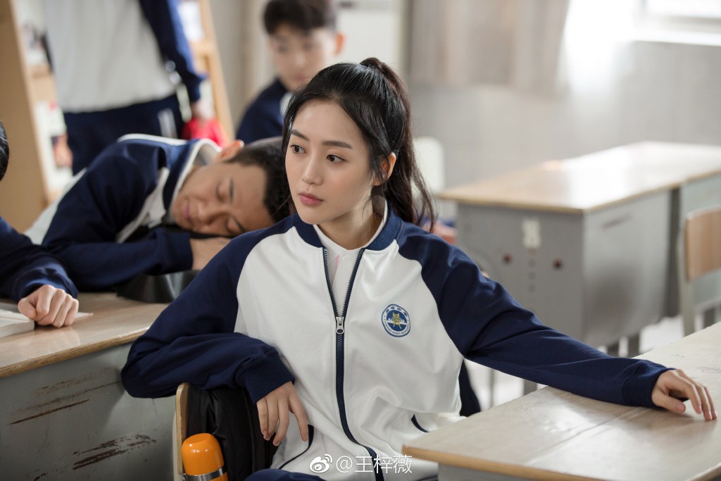 Diễn vi&ecirc;n Gửi Thời Đẹp Đẽ Đơn Thuần Của Ch&uacute;ng Ta: Nữ ch&iacute;nh xinh như thiếu nữ Nhật Bản, nam ch&iacute;nh đ&aacute;nh gục ng&agrave;n fan bởi qu&aacute; điển trai v&agrave; lạnh l&ugrave;ng - Ảnh 19.