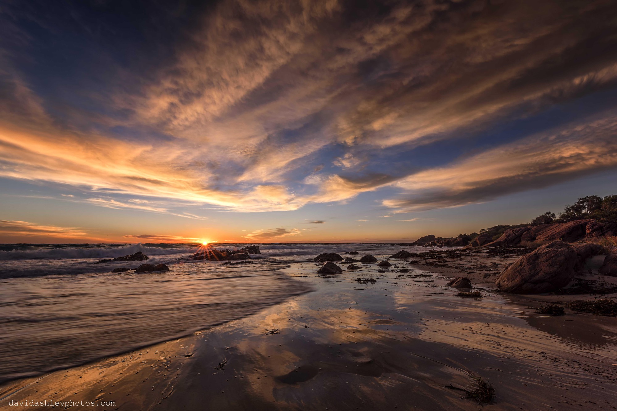 Ngắm nhìn 16 khung cảnh bình minh tuyệt đẹp trên khắp thế gian - Ảnh 11. Ngắm nhìn 16 khung cảnh bình minh tuyệt đẹp trên khắp thế gian - Ảnh 11.