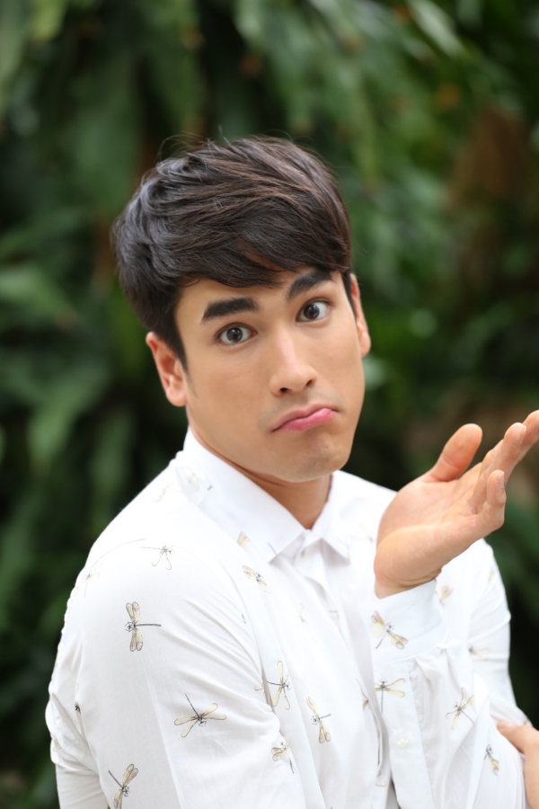 Nam thần Thái Lan Nadech hoá quý cô ẻo lả khiến fan cười té ghế - Ảnh 13.