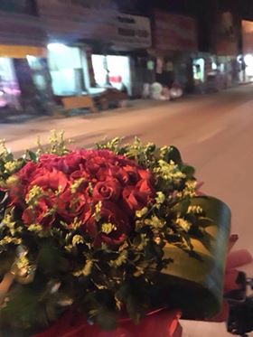 Chàng trai vượt 120km trong đêm để về tặng hoa cho mẹ nhân ngày 20/10 - Ảnh 2.