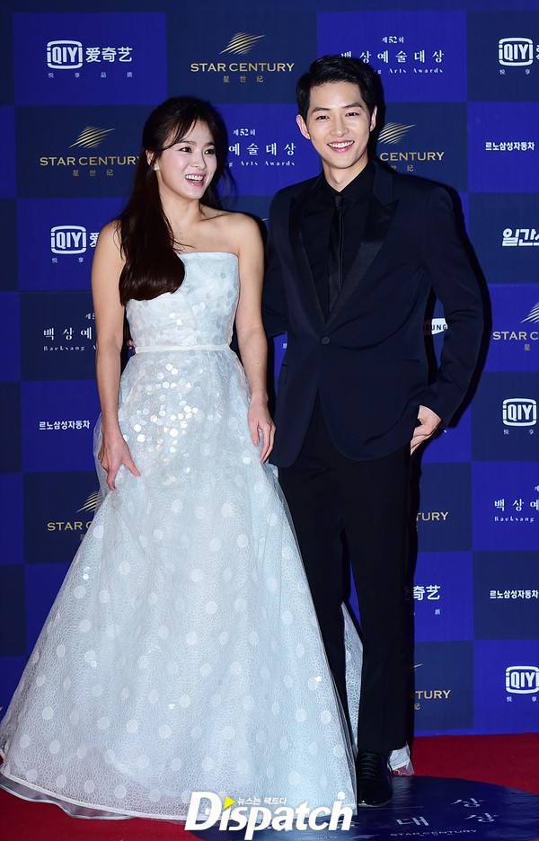 Netizen Hàn - Trung - Việt choáng toàn tập trước tin Song Joong Ki - Song Hye Kyo kết hôn! - Ảnh 2.