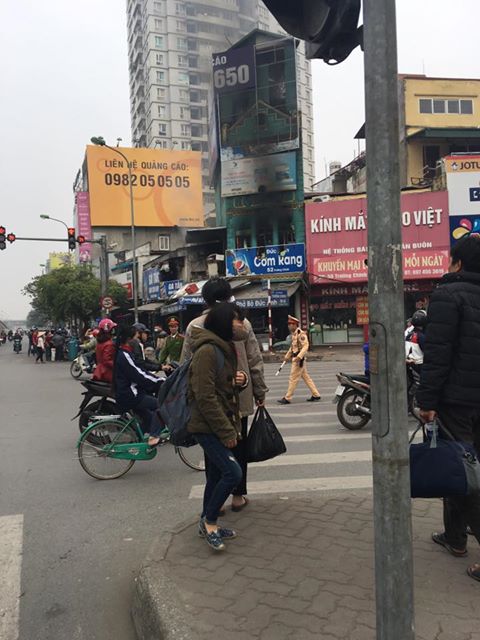 H&agrave; Nội: Ch&aacute;y qu&aacute;n phở ở ng&atilde; tư Vọng - Ảnh 3.
