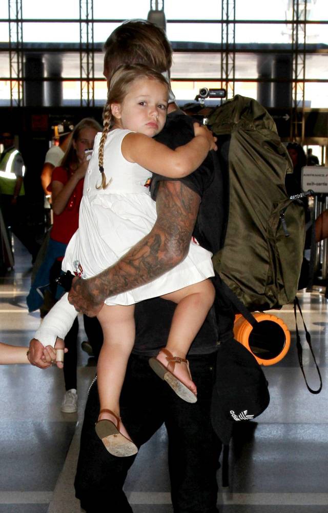 Loạt ảnh chứng minh: Dù lớn thế nào, Harper vẫn sẽ luôn là công chúa nhỏ trong vòng tay che chở của Beckham - Ảnh 11.